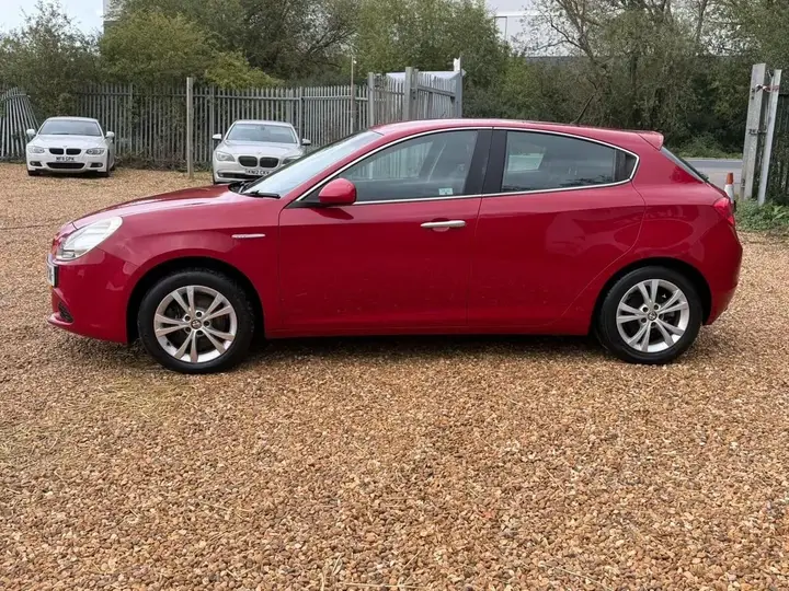 Alfa Romeo Giulietta 2012 photo 4