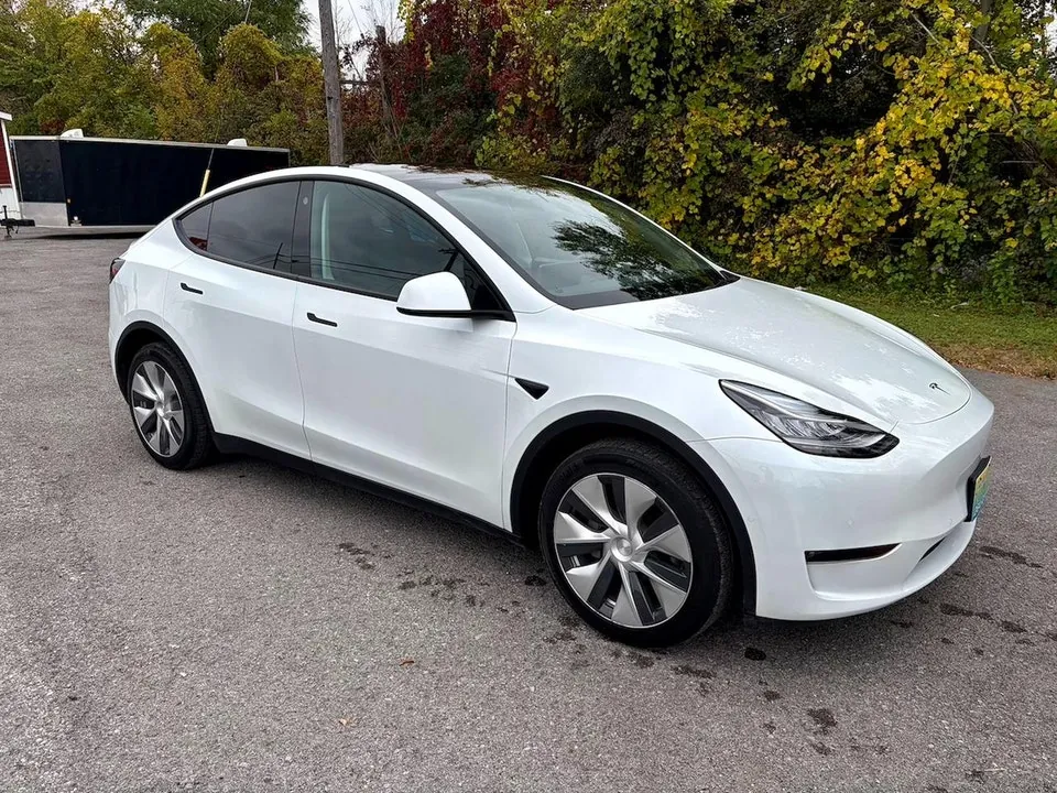 Tesla Model Y 2022 photo 2