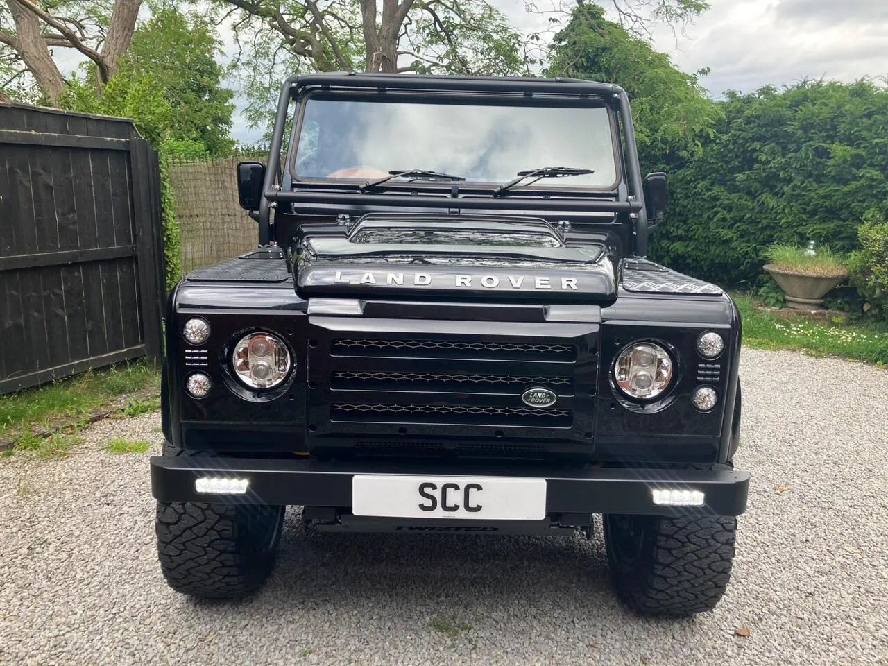 Land Rover Defender 110 2013 photo 2