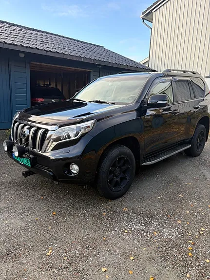 Toyota Land Cruiser 2017 photo 2