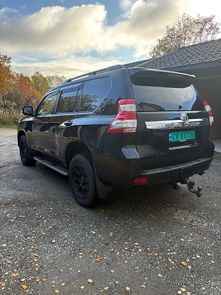 Toyota Land Cruiser 2017 photo 3