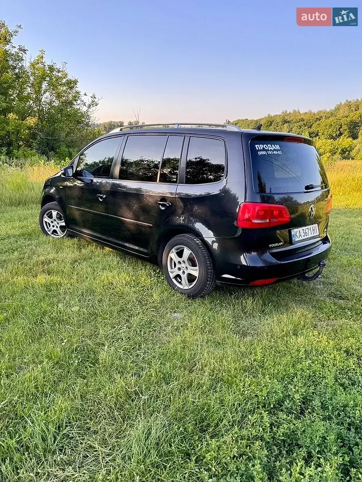 Volkswagen Touran 2013 photo 2