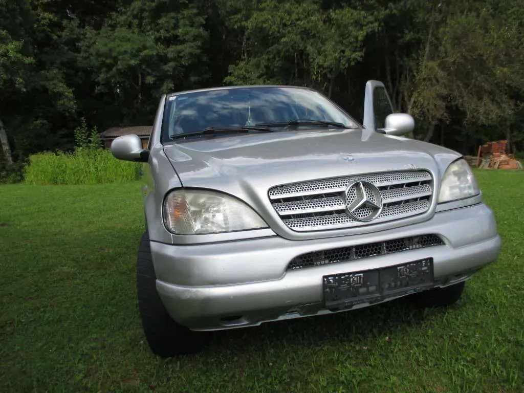 Mercedes-Benz M-Class 1999 photo 2