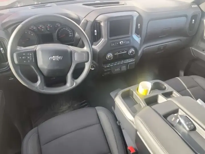 Chevrolet Silverado 1500 2024 photo 2