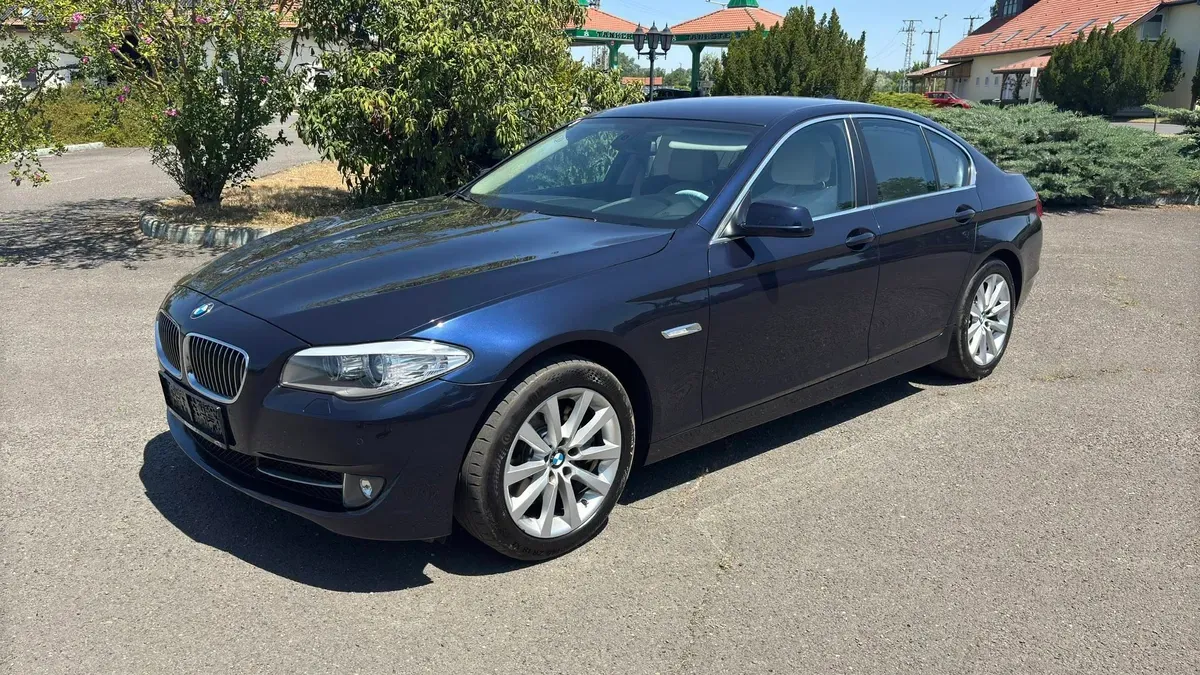 BMW 5 Series 2012 photo 2