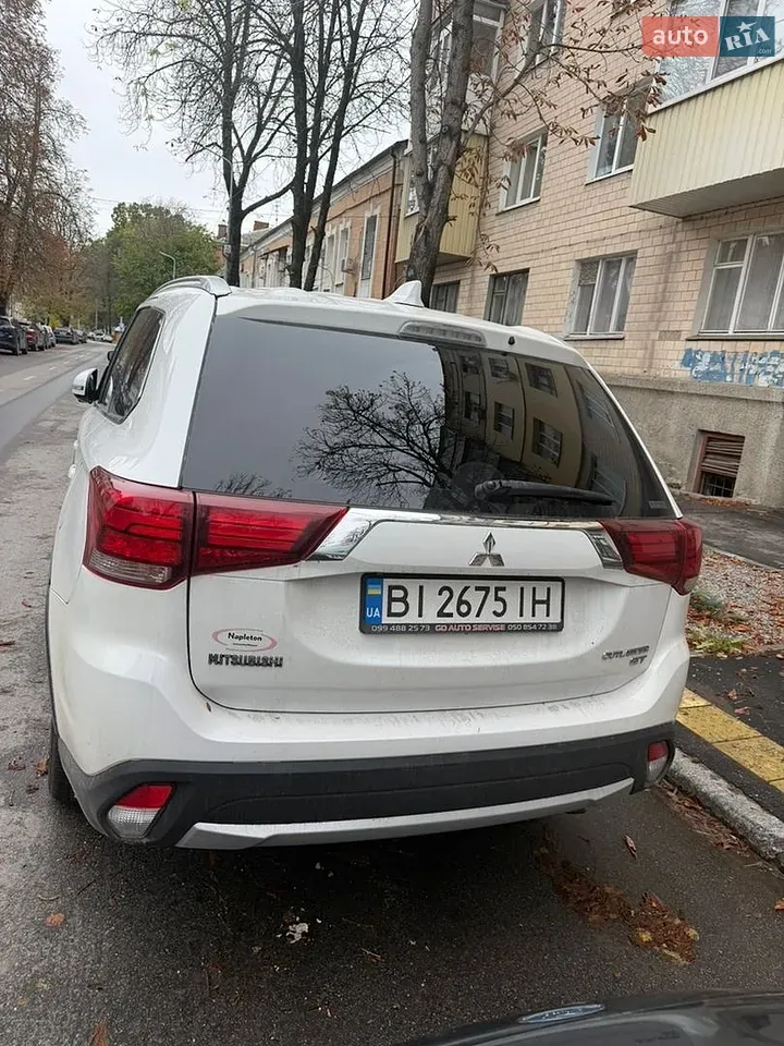 Mitsubishi Outlander 2017 photo 4