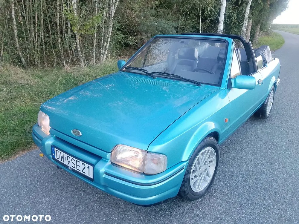 Ford Escort 1989 photo 2