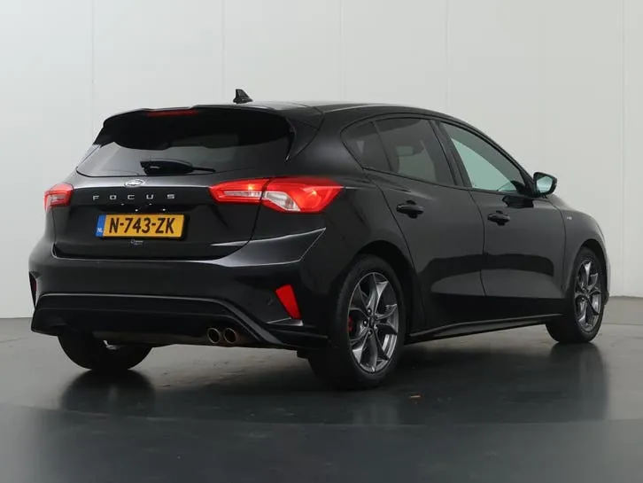 Ford Focus 2022 photo 2
