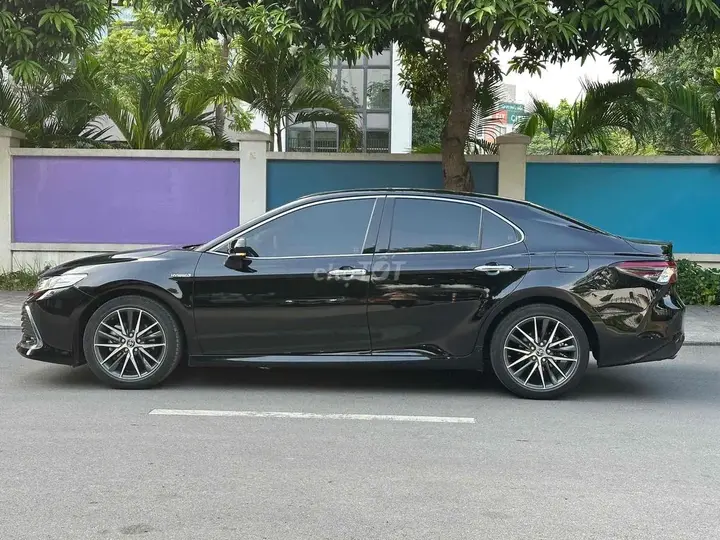 Toyota Camry 2023 photo 3