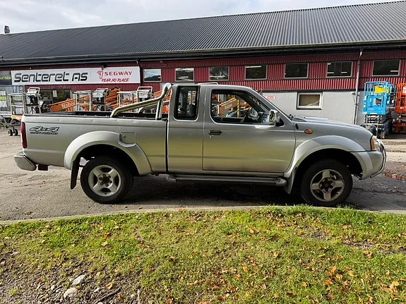 Nissan King Cab 2004 photo 4