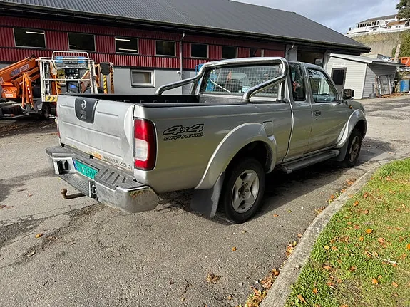 Nissan King Cab 2004 photo 5
