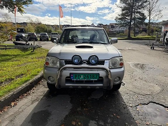 Nissan King Cab 2004 photo 2