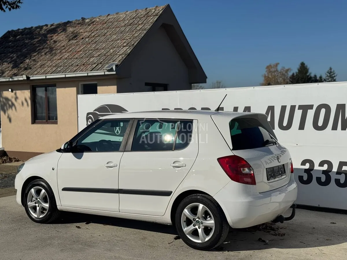 Skoda Fabia 2011 photo 5