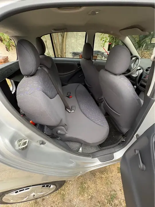 Toyota Yaris 2002 photo 2