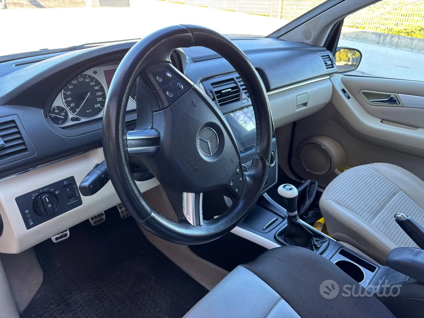 Mercedes-Benz B 2009 photo 4