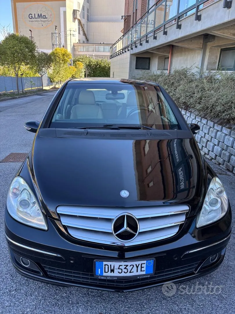 Mercedes-Benz B 2009 photo 2
