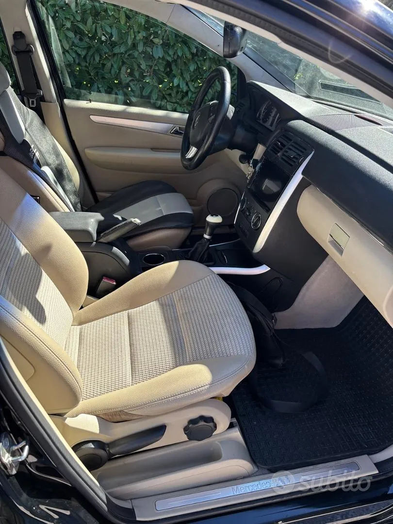 Mercedes-Benz B 2009 photo 5