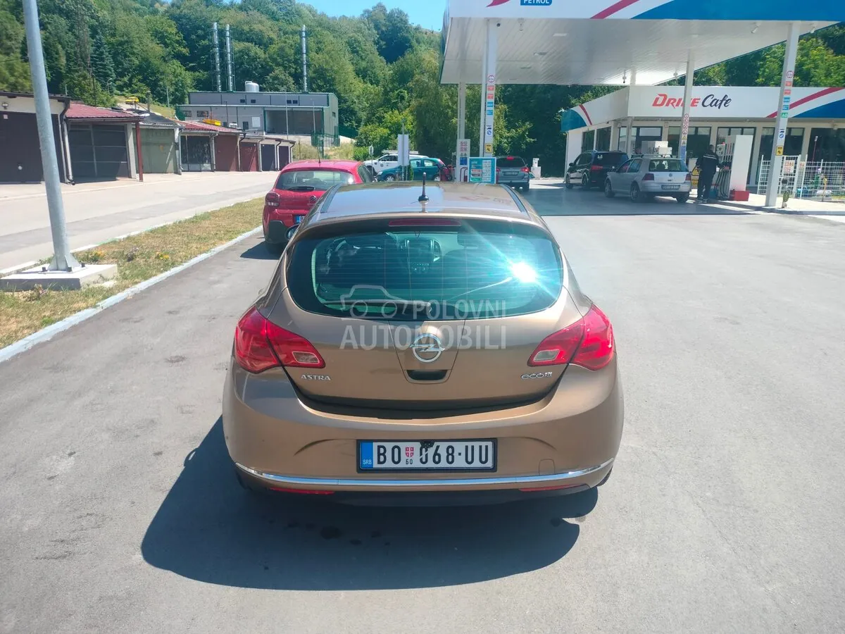 Opel Astra 2014 photo 3