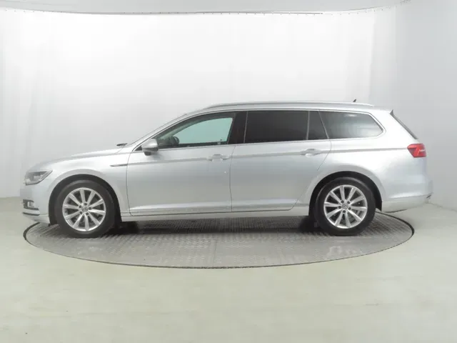 Volkswagen Passat Variant 2017 photo 2