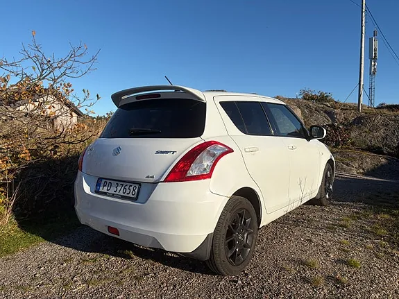 Suzuki Swift 2011 photo 3