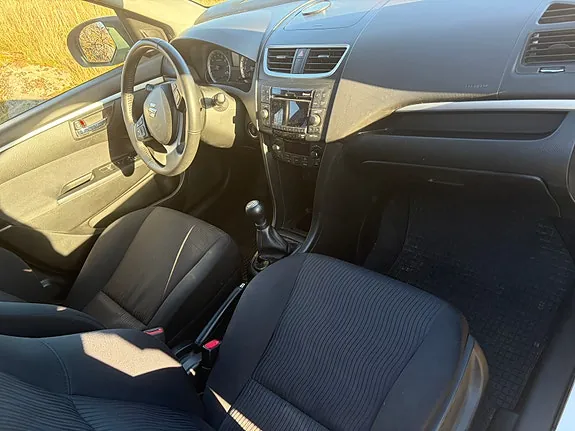 Suzuki Swift 2011 photo 5