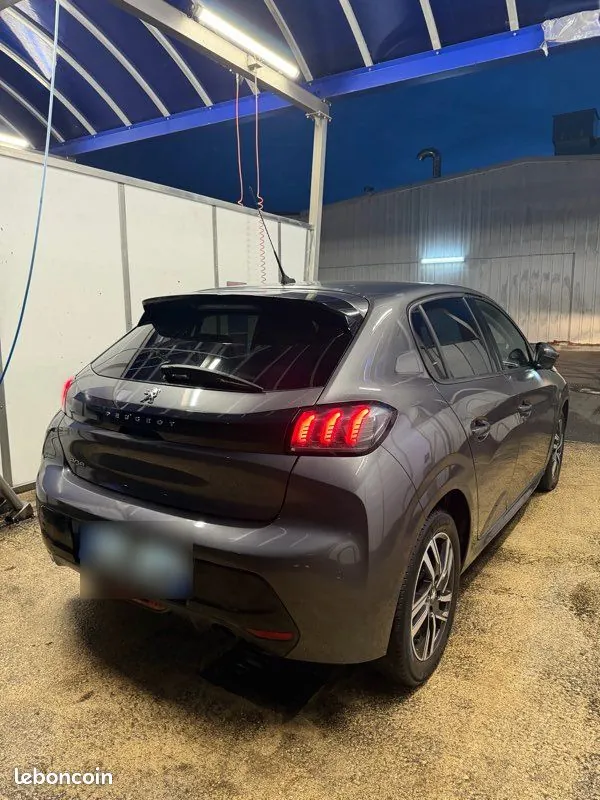 Peugeot 208 2020 photo 2