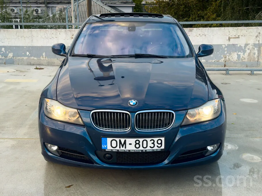 BMW 330 2010 photo 2