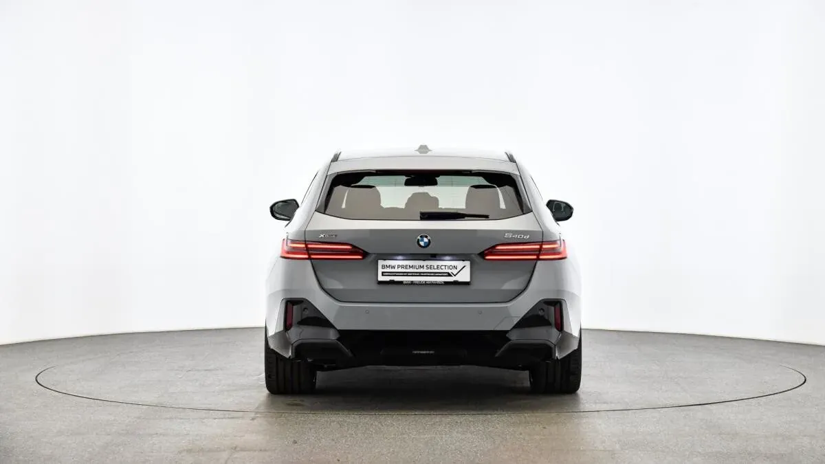 BMW 5 Series 2025 photo 2