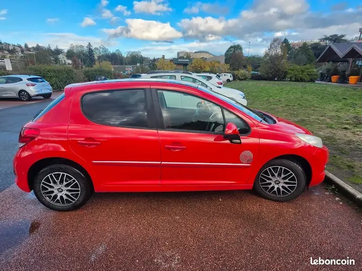 Peugeot 207 2010 photo 2