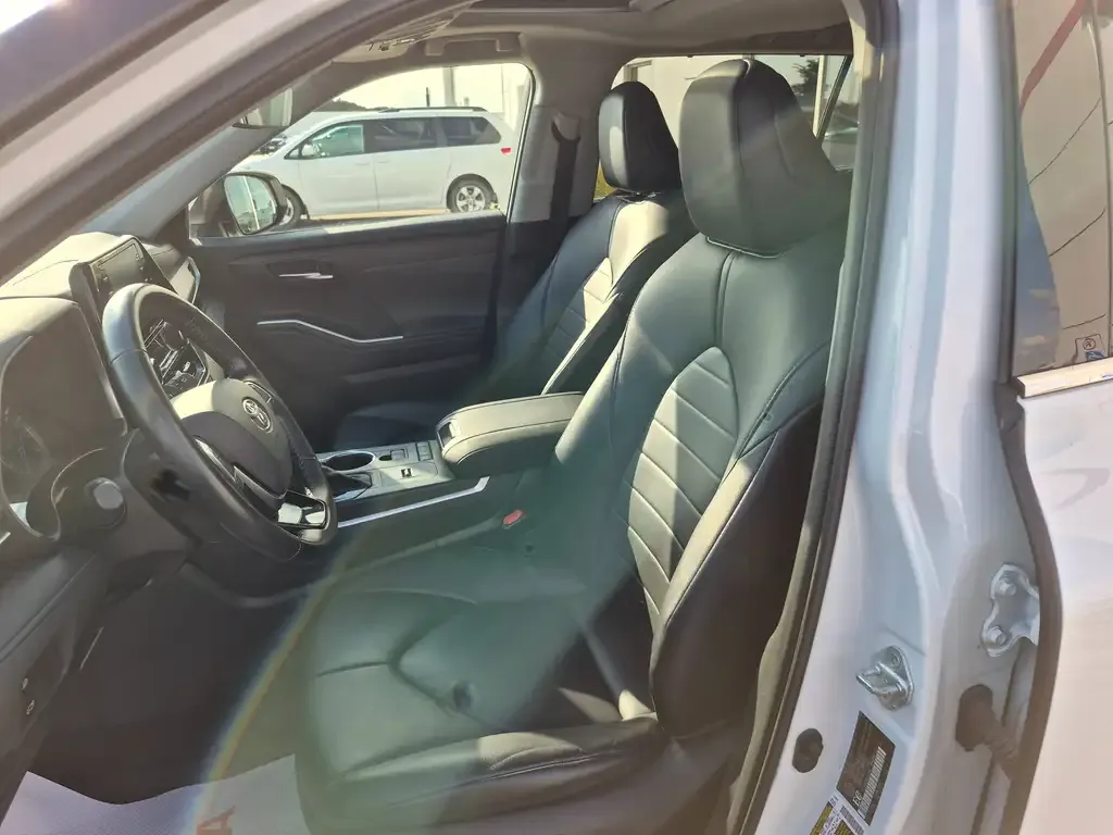 Toyota Highlander 2021 photo 2
