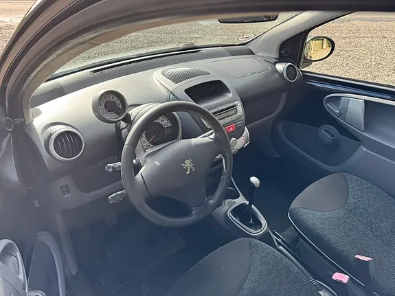 Peugeot 107 2010 photo 4