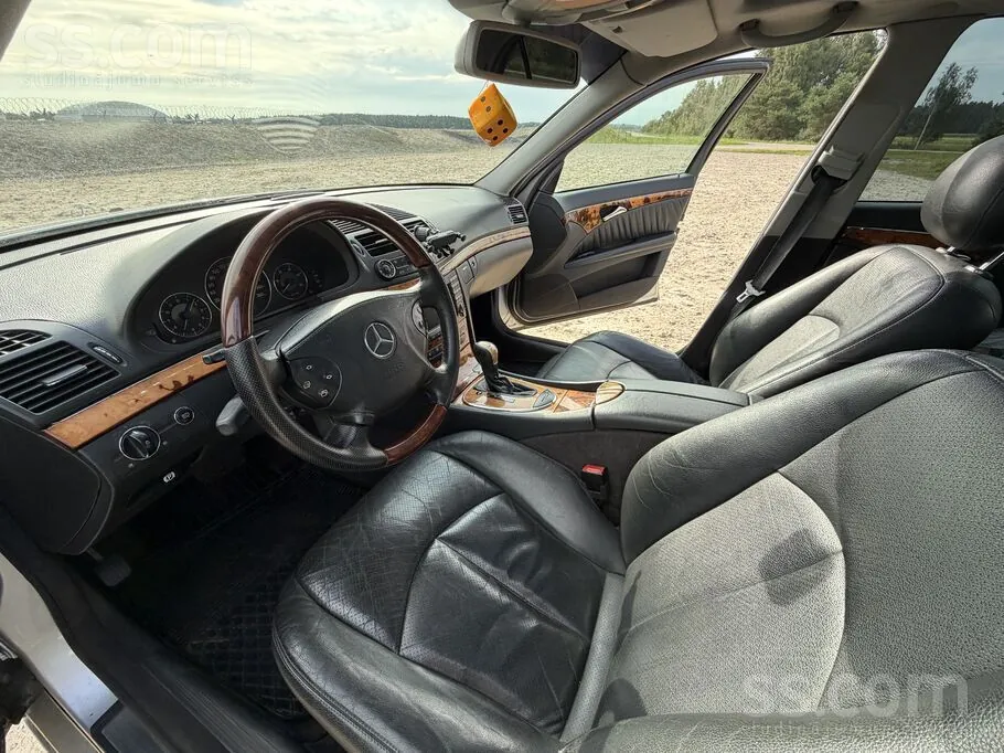 Mercedes-Benz E320 2003 photo 5