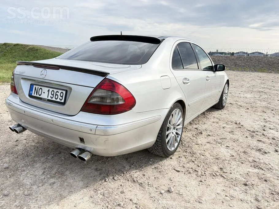 Mercedes-Benz E320 2003 photo 4