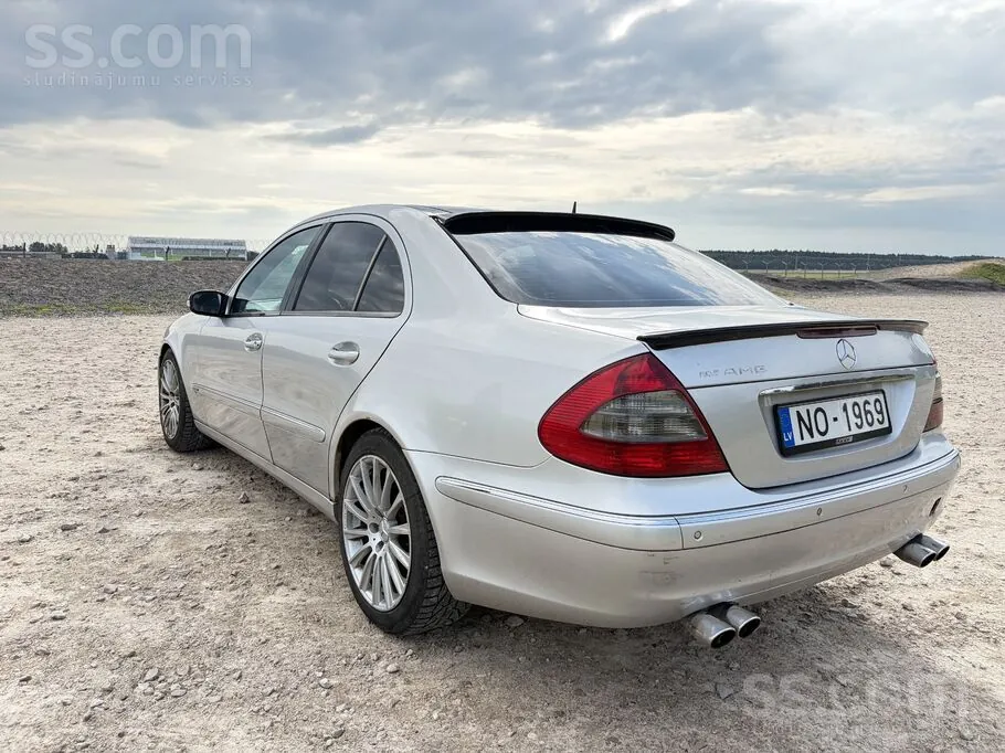 Mercedes-Benz E320 2003 photo 3