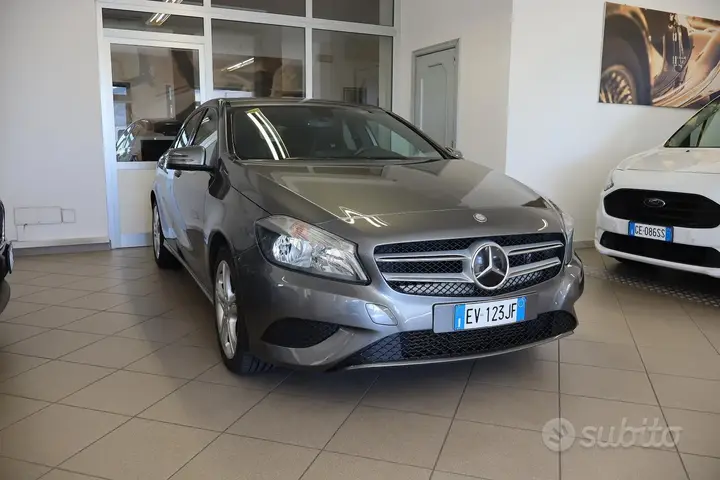 Mercedes-Benz A 180 2014 photo 2