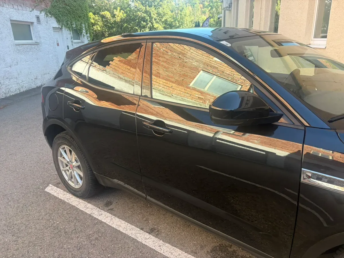 Jaguar E-Pace 2019 photo 3