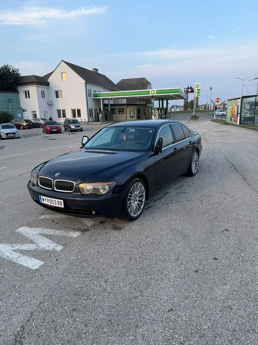 BMW 7 Series 2004 photo 2