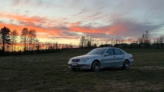 Mercedes-Benz E240