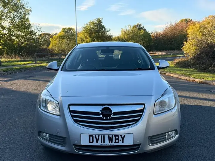 Vauxhall Insignia 2011 photo 3