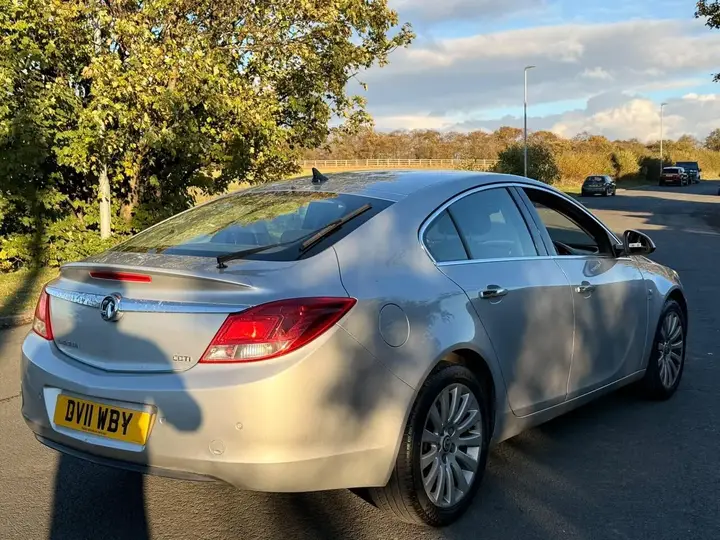 Vauxhall Insignia 2011 photo 5