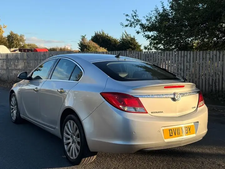 Vauxhall Insignia 2011 photo 4