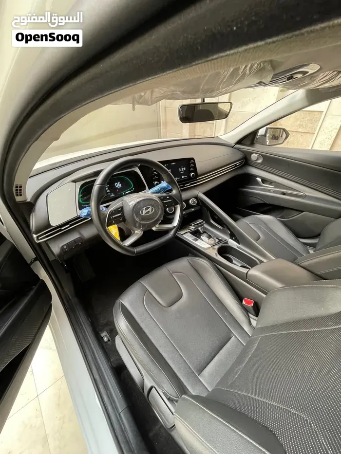 Hyundai Elantra 2025 photo 4