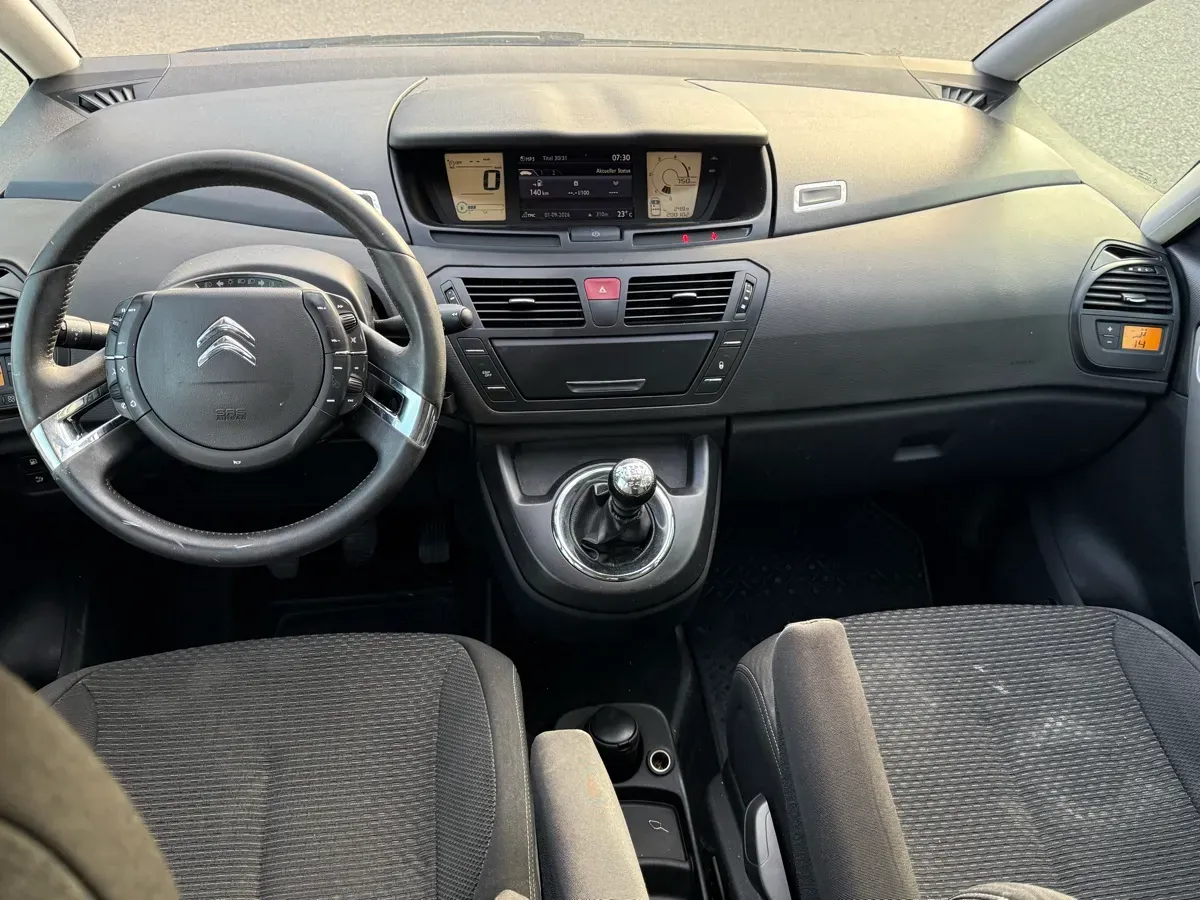 Citroen C4 Picasso 2010 photo 2