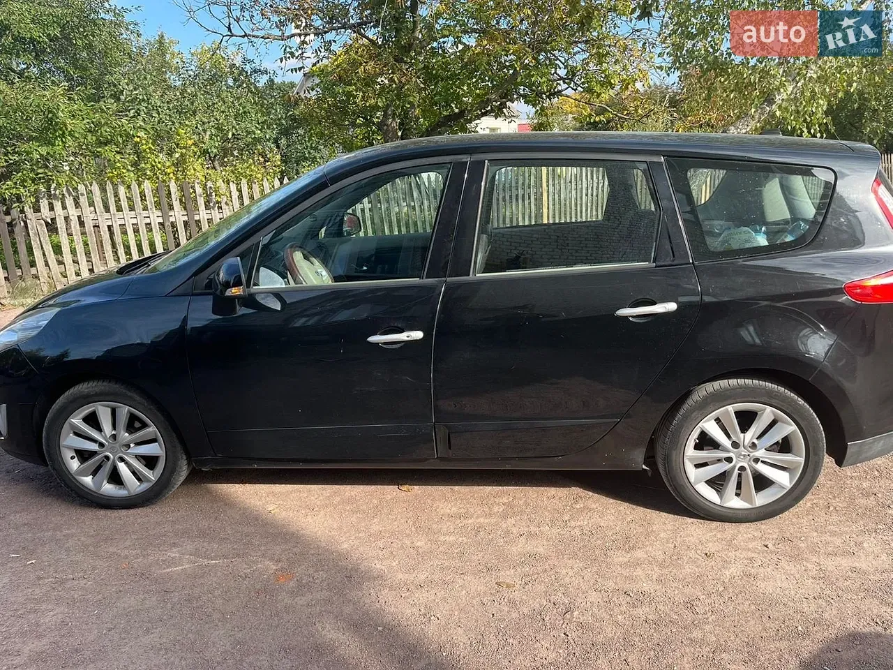 Renault Scenic 2011 photo 2