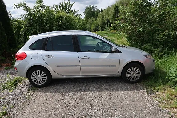 Renault Clio 2011 photo 2
