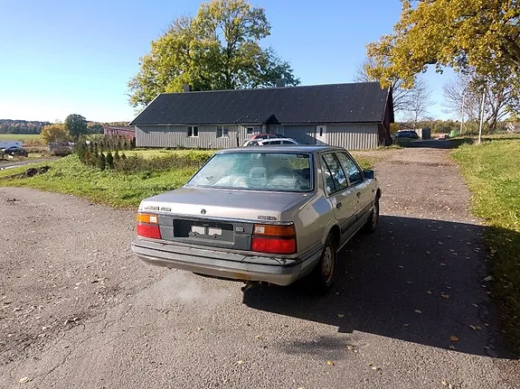 Mazda 626 1987 photo 4