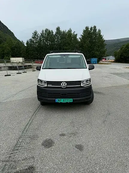 Volkswagen Transporter 2018 photo 2