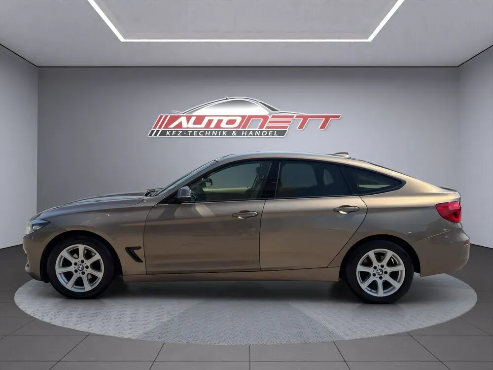 BMW 3 Series 2017 photo 2