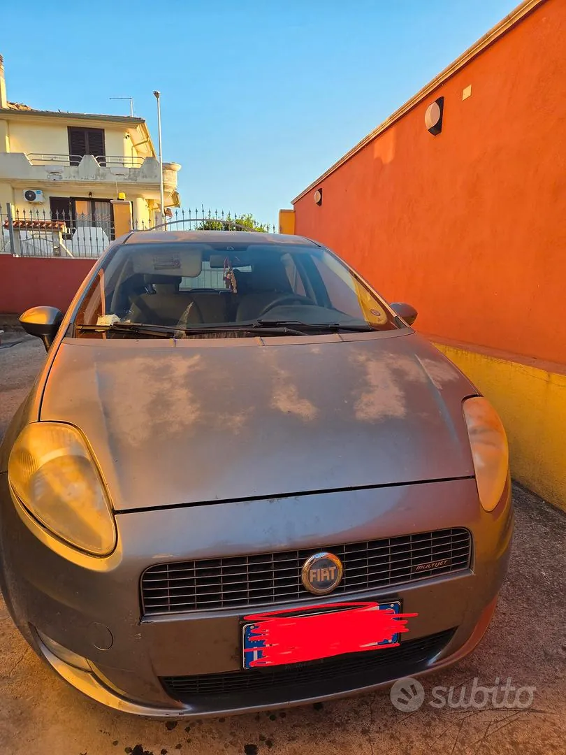 Fiat Grande Punto 2011 photo 2