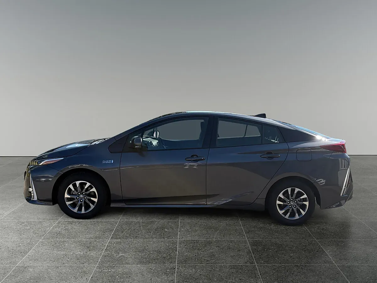 Toyota Prius 2019 photo 2